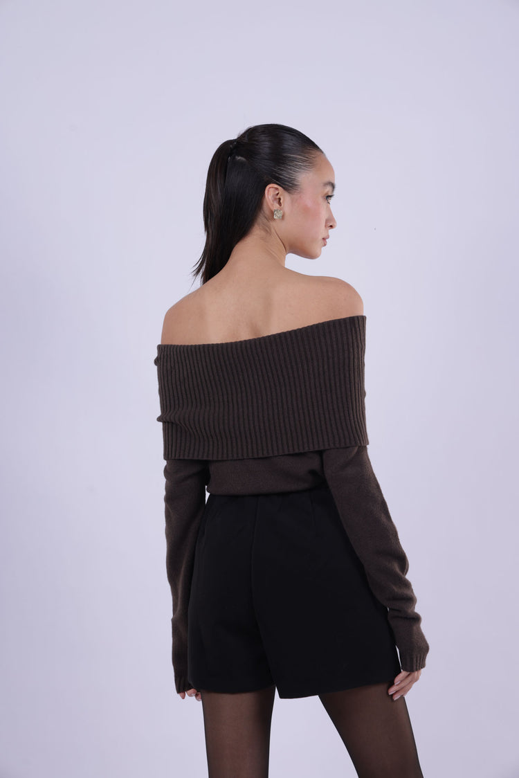 OFF-SHOULDER RIBBED KNIT TOP