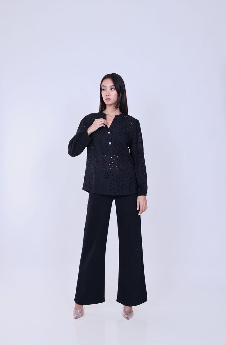 EMBROIDERED EYELET POPOVER BLOUSE