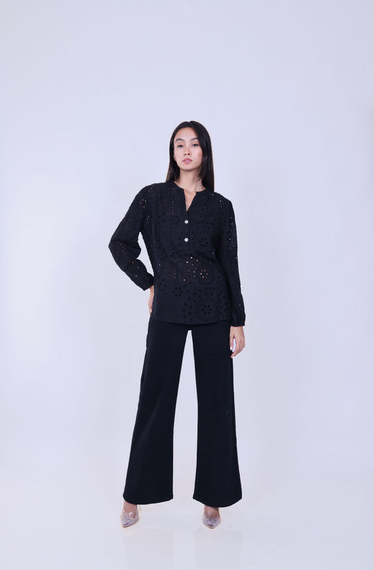 EMBROIDERED EYELET POPOVER BLOUSE