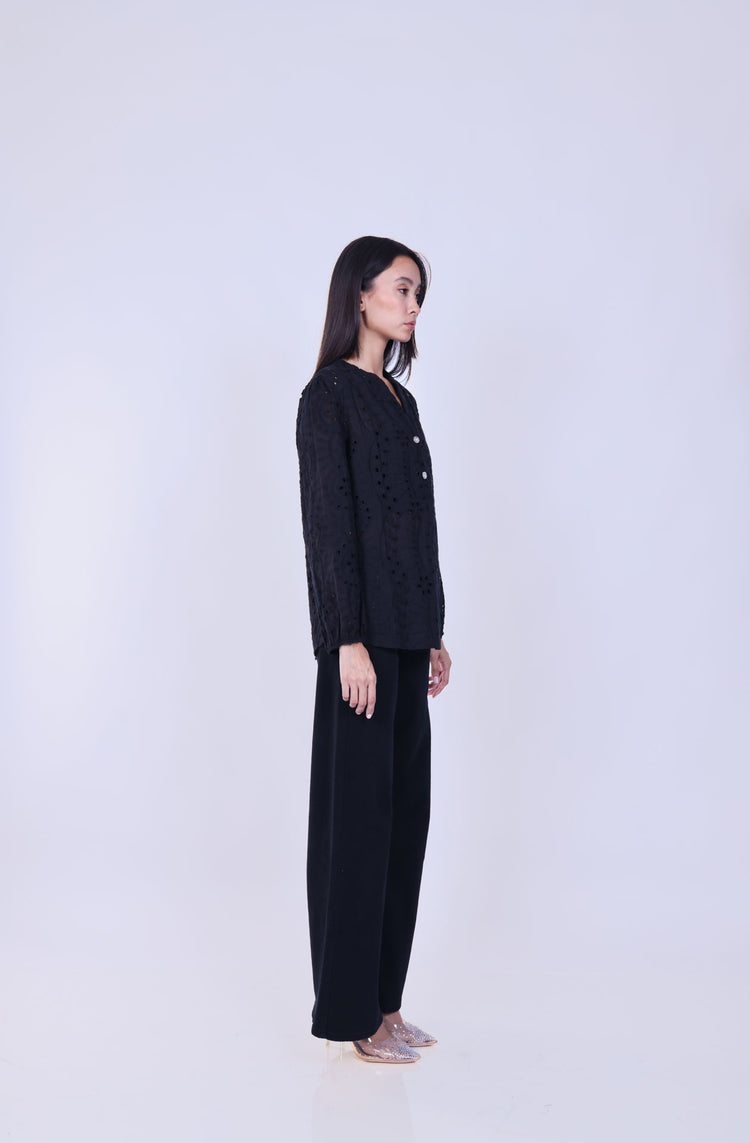EMBROIDERED EYELET POPOVER BLOUSE