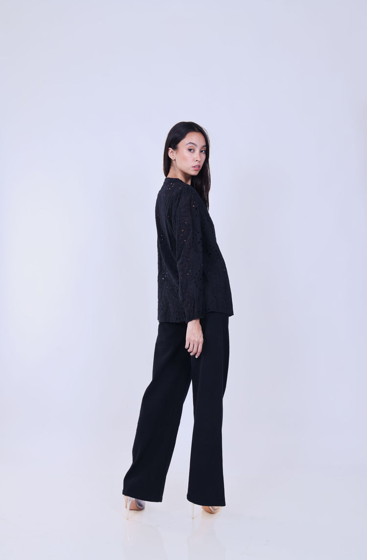 EMBROIDERED EYELET POPOVER BLOUSE