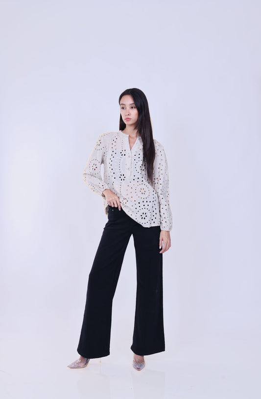 EMBROIDERED EYELET POPOVER BLOUSE