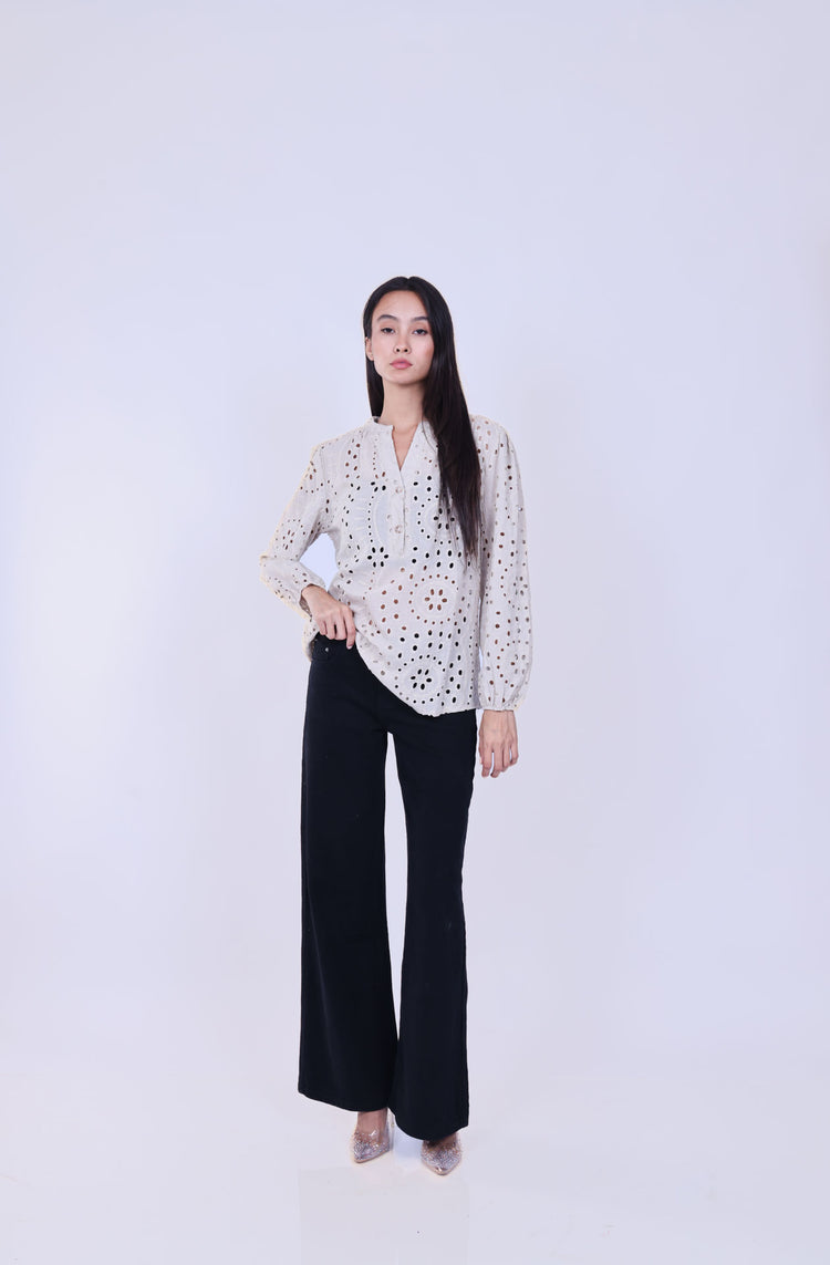 EMBROIDERED EYELET POPOVER BLOUSE