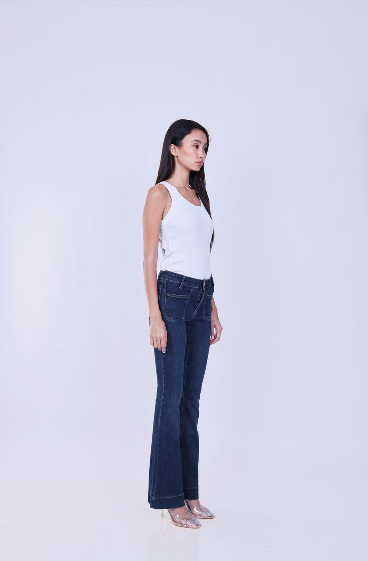 HIGH-RISE FLARED JEANS