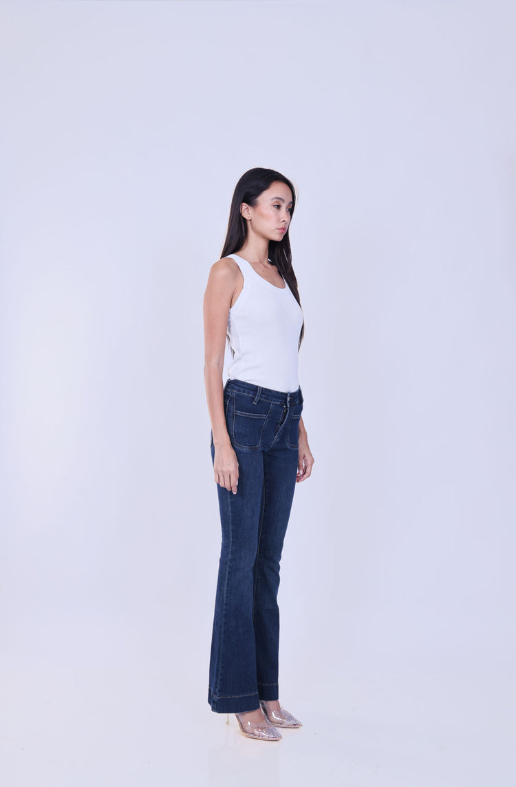 HIGH-RISE FLARED JEANS