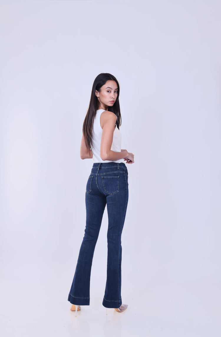 HIGH-RISE FLARED JEANS