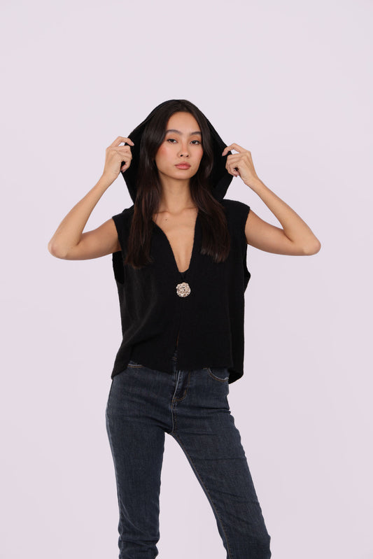 SLEEVELESS DEEP-V KNIT WITH JEWEL CLASP