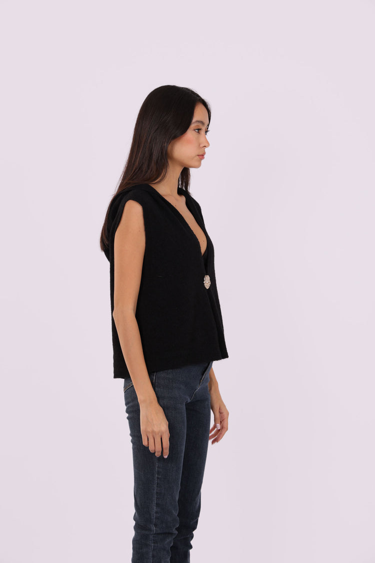 SLEEVELESS DEEP-V KNIT WITH JEWEL CLASP