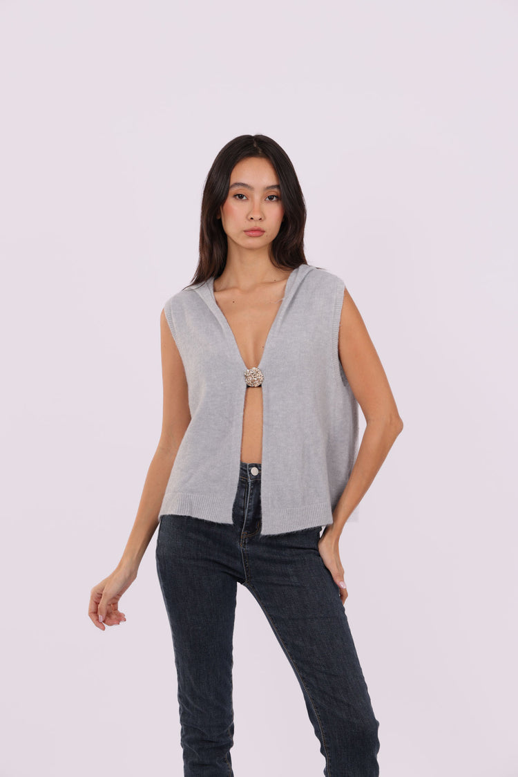 SLEEVELESS DEEP-V KNIT WITH JEWEL CLASP