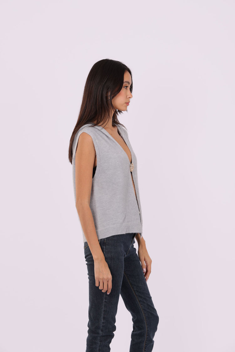 SLEEVELESS DEEP-V KNIT WITH JEWEL CLASP