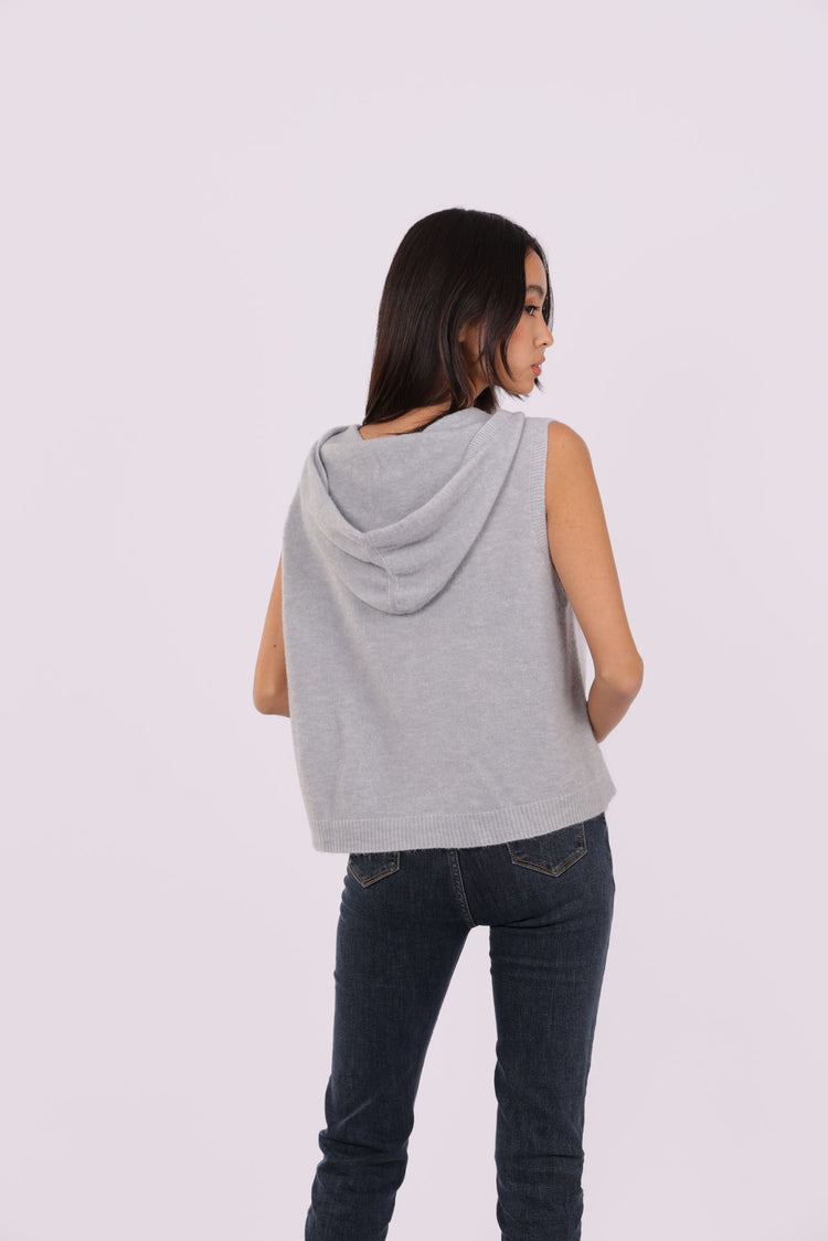 SLEEVELESS DEEP-V KNIT WITH JEWEL CLASP