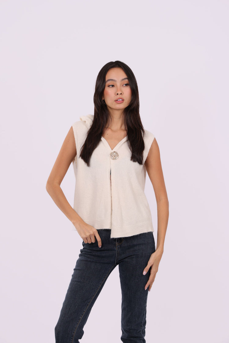 SLEEVELESS DEEP-V KNIT WITH JEWEL CLASP