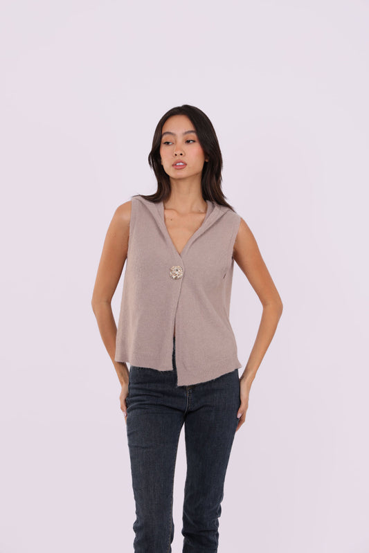 SLEEVELESS DEEP-V KNIT WITH JEWEL CLASP