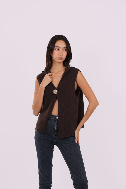 SLEEVELESS DEEP-V KNIT WITH JEWEL CLASP