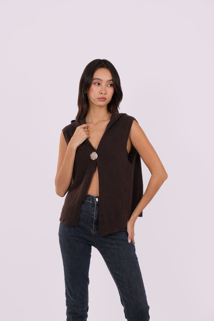 SLEEVELESS DEEP-V KNIT WITH JEWEL CLASP