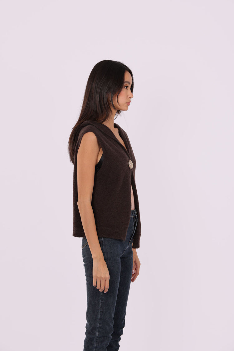 SLEEVELESS DEEP-V KNIT WITH JEWEL CLASP