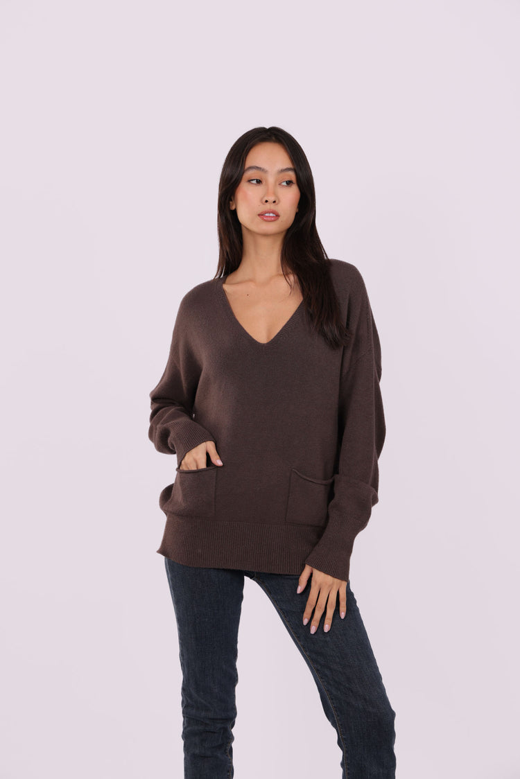 V-NECK RELAXED POCKET KNIT
