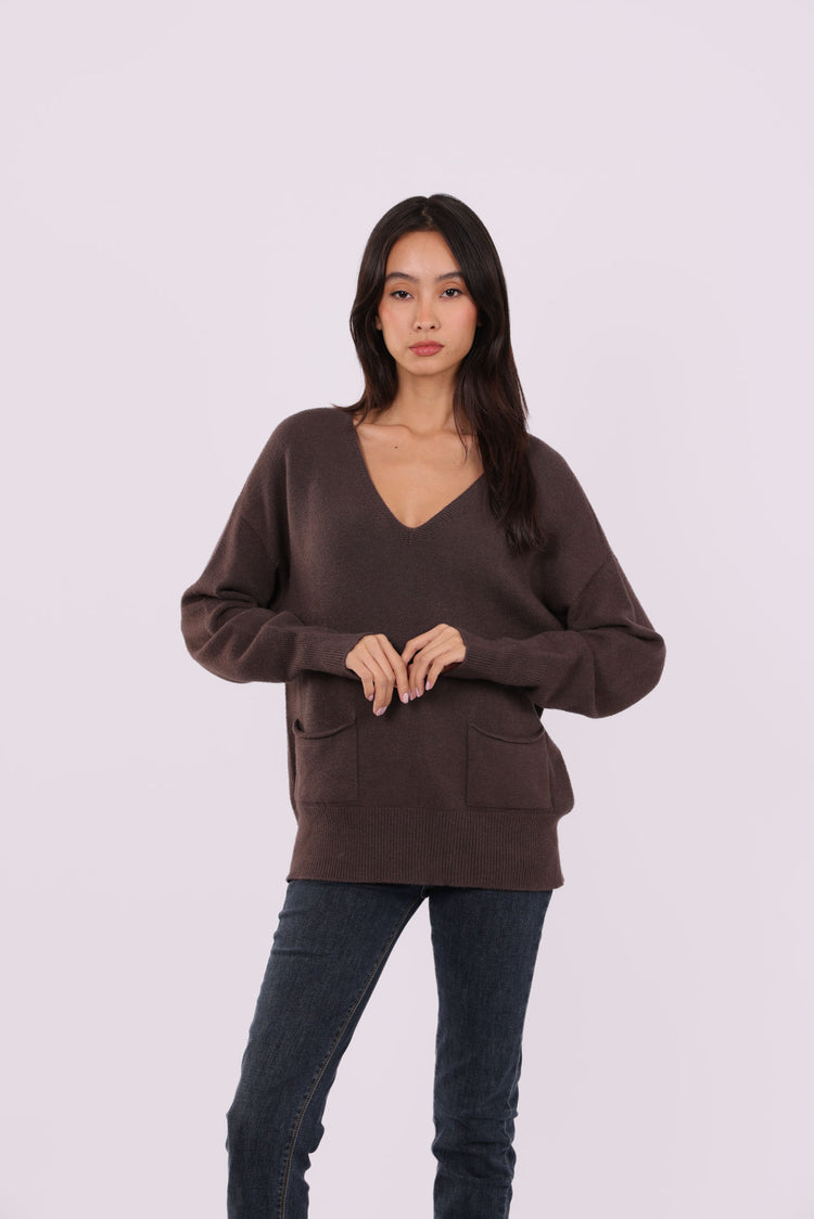 V-NECK RELAXED POCKET KNIT