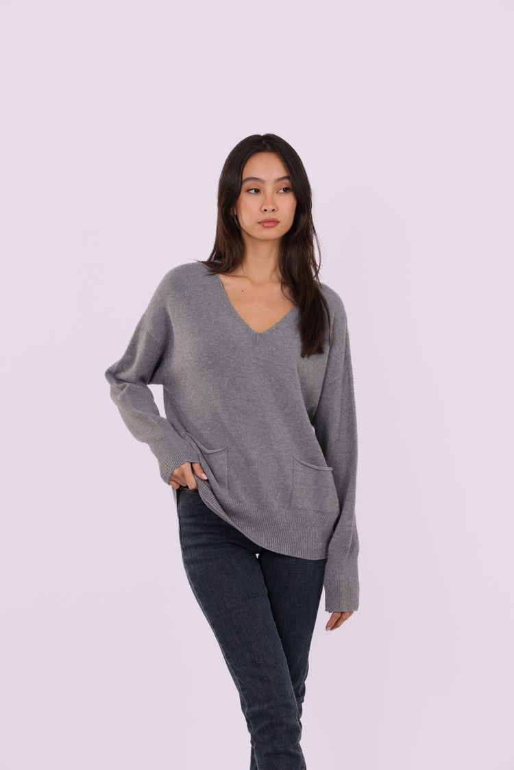 V-NECK RELAXED POCKET KNIT