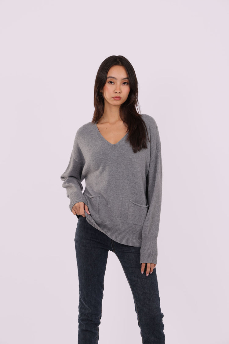 V-NECK RELAXED POCKET KNIT
