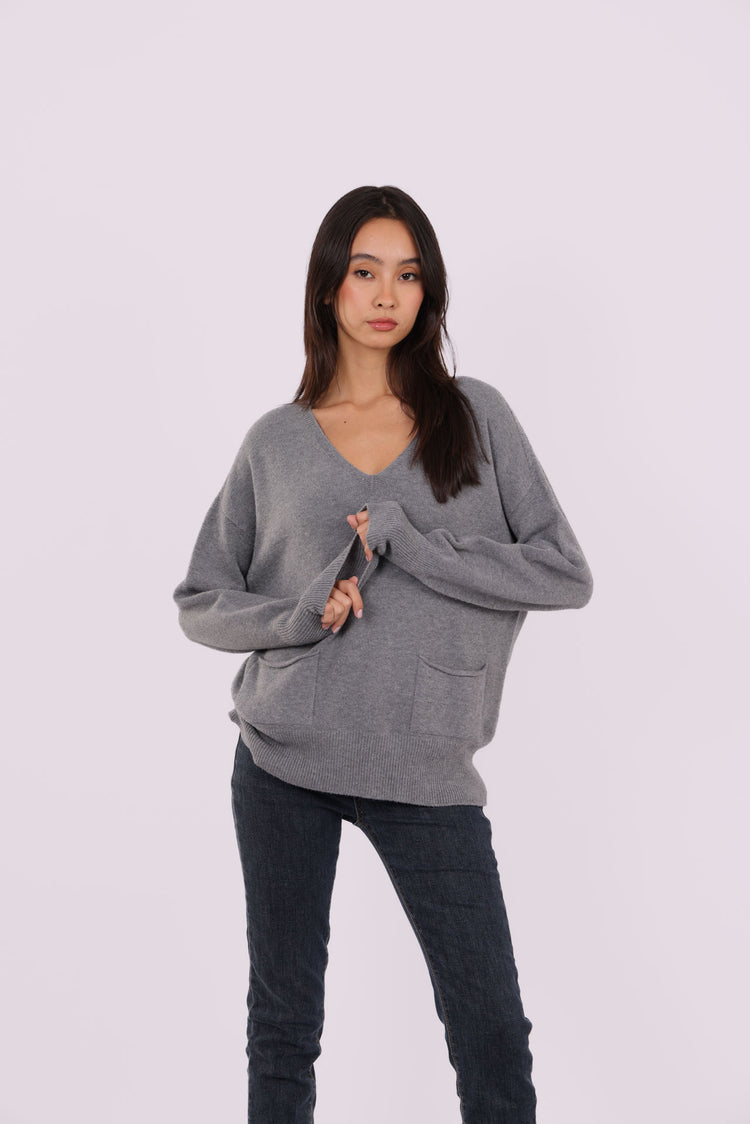 V-NECK RELAXED POCKET KNIT
