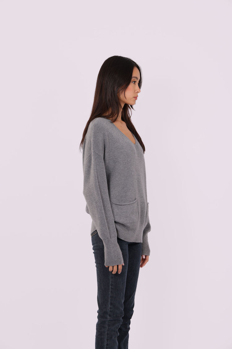 V-NECK RELAXED POCKET KNIT