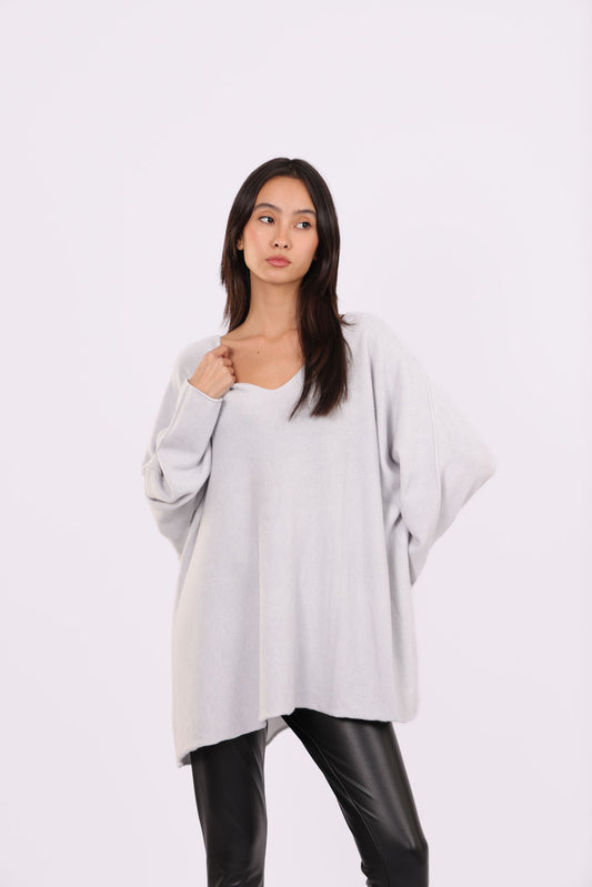 OVERSIZED V-NECK KNIT SWEATER