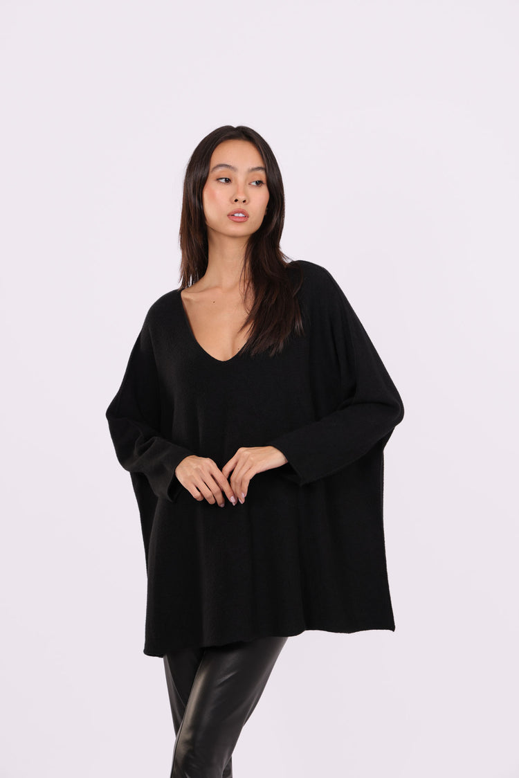 OVERSIZED V-NECK KNIT SWEATER