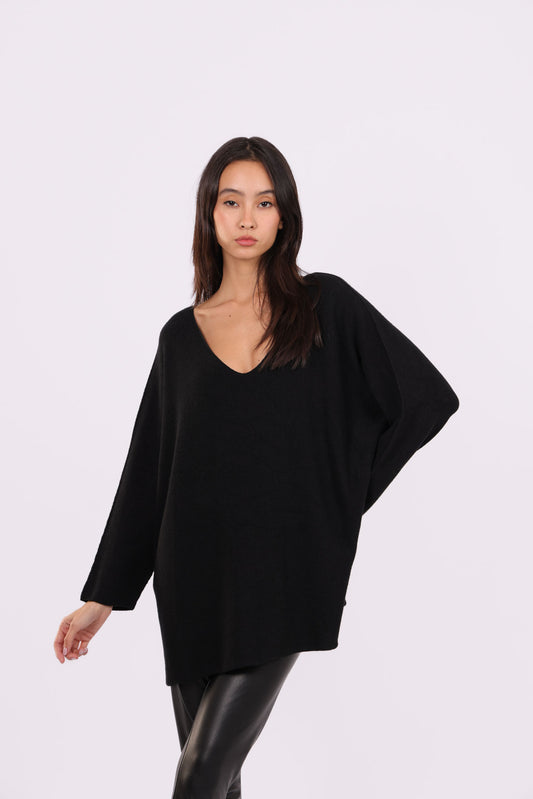 OVERSIZED V-NECK KNIT SWEATER
