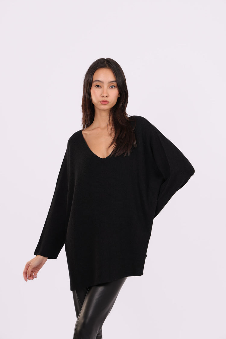 OVERSIZED V-NECK KNIT SWEATER