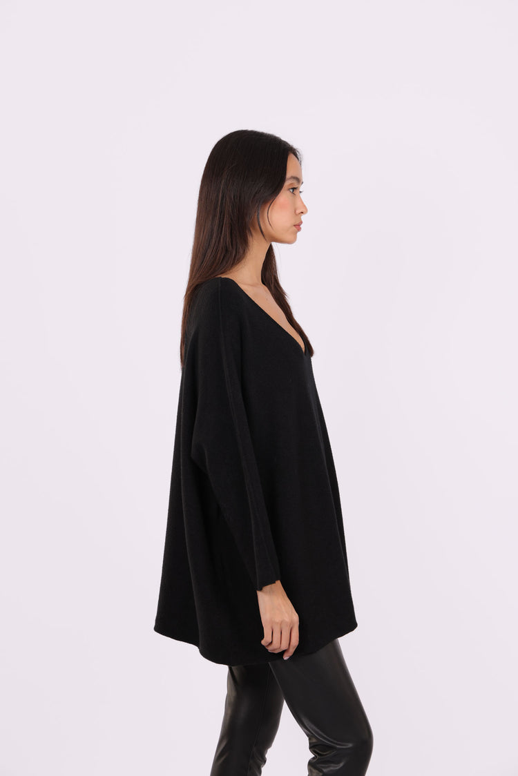 OVERSIZED V-NECK KNIT SWEATER