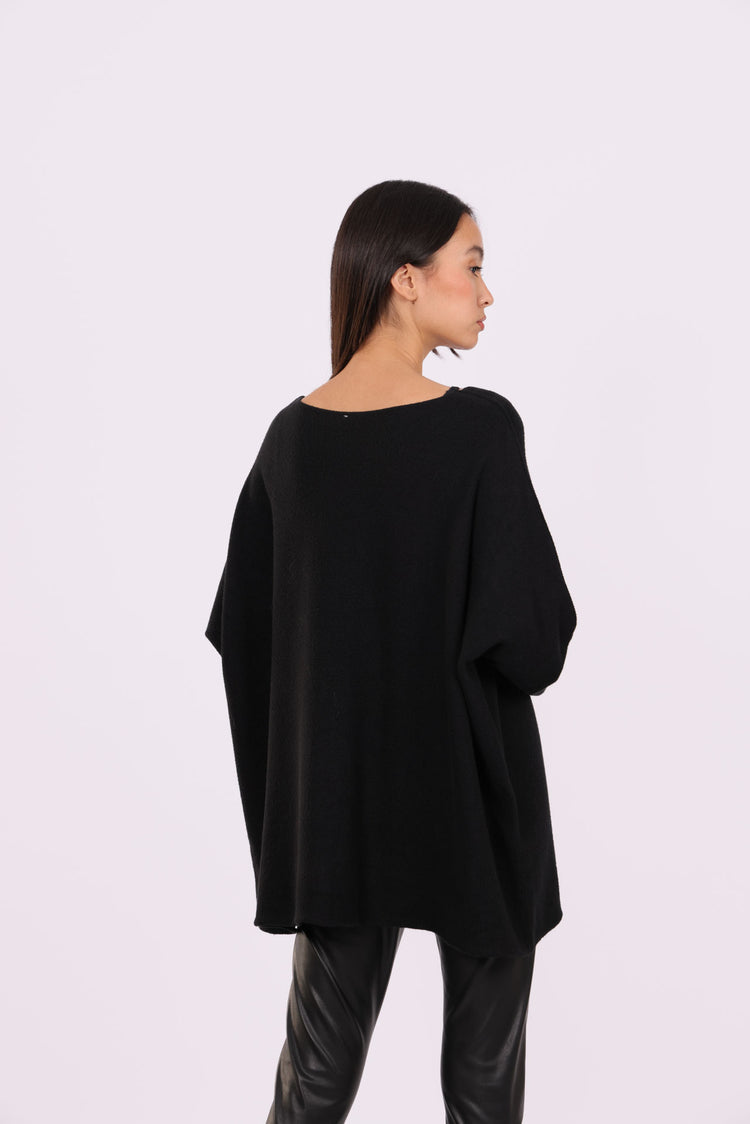 OVERSIZED V-NECK KNIT SWEATER