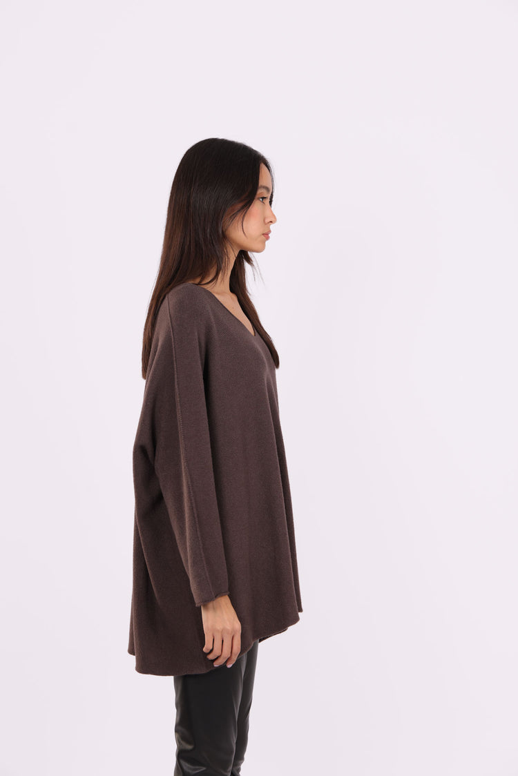 OVERSIZED V-NECK KNIT SWEATER