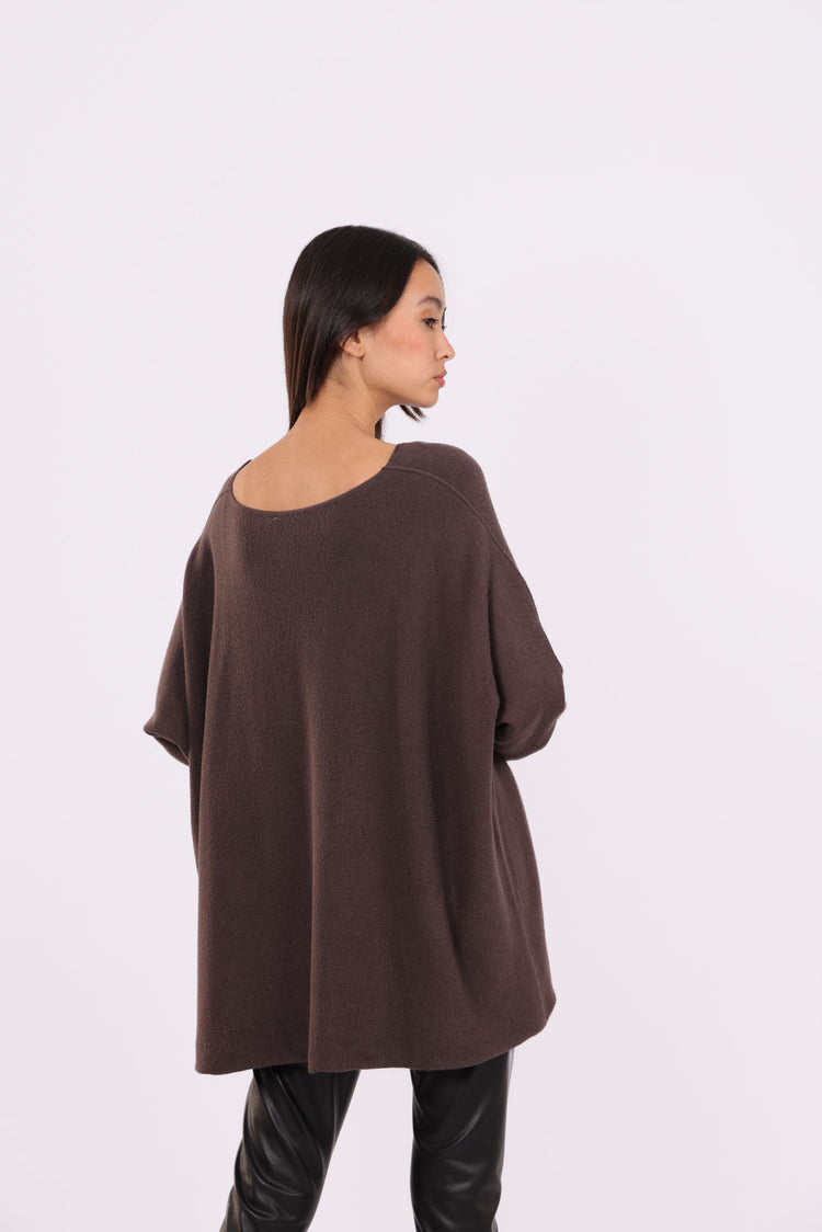 OVERSIZED V-NECK KNIT SWEATER