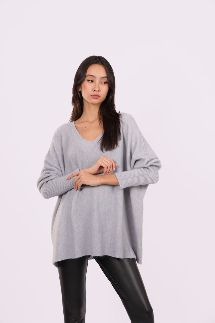 RELAXED V-NECK KNIT WITH RIBBED SLEEVES