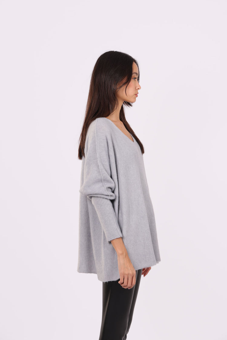 RELAXED V-NECK KNIT WITH RIBBED SLEEVES