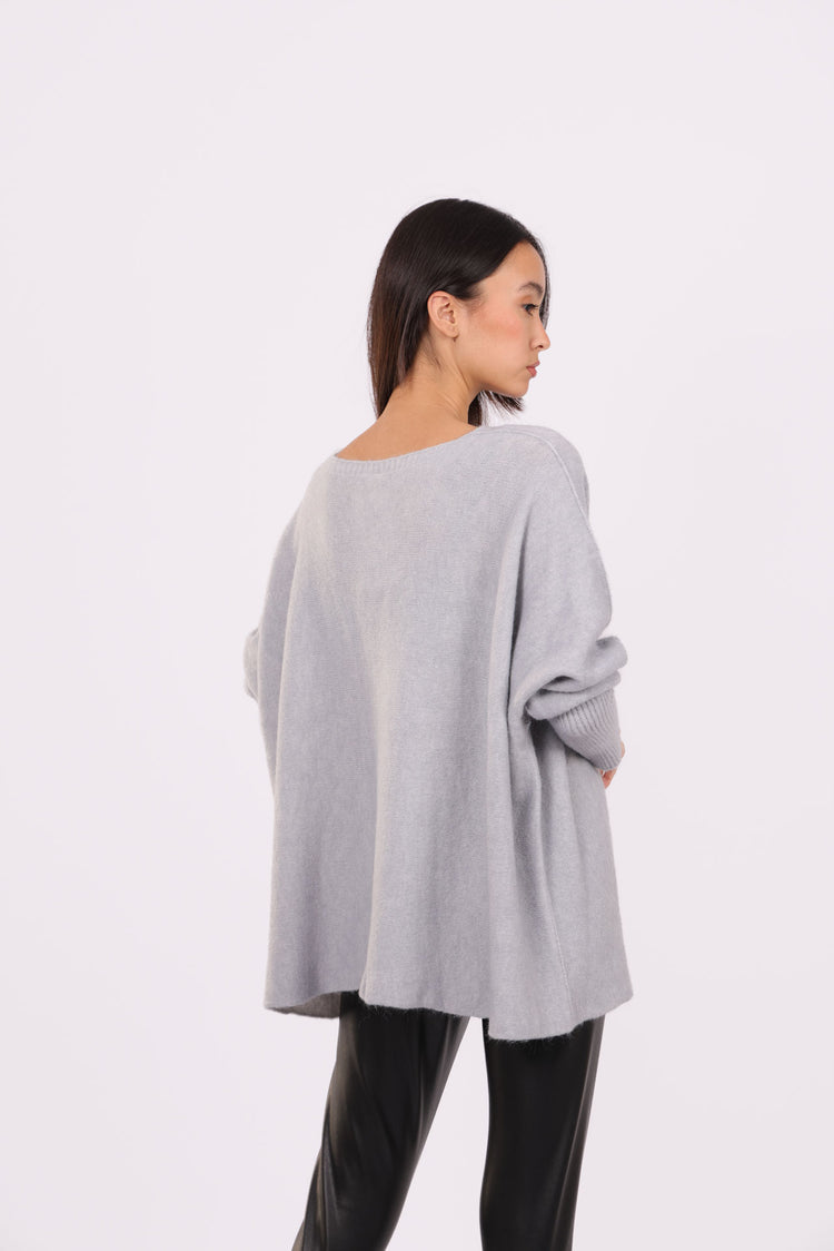 RELAXED V-NECK KNIT WITH RIBBED SLEEVES
