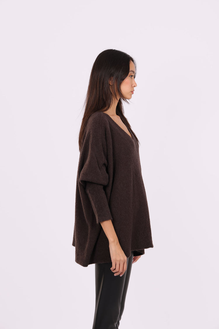 RELAXED V-NECK KNIT WITH RIBBED SLEEVES