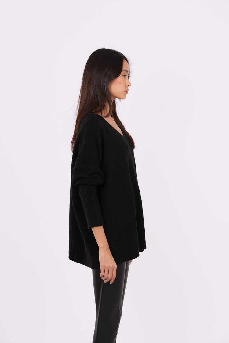 RELAXED V-NECK KNIT WITH RIBBED SLEEVES