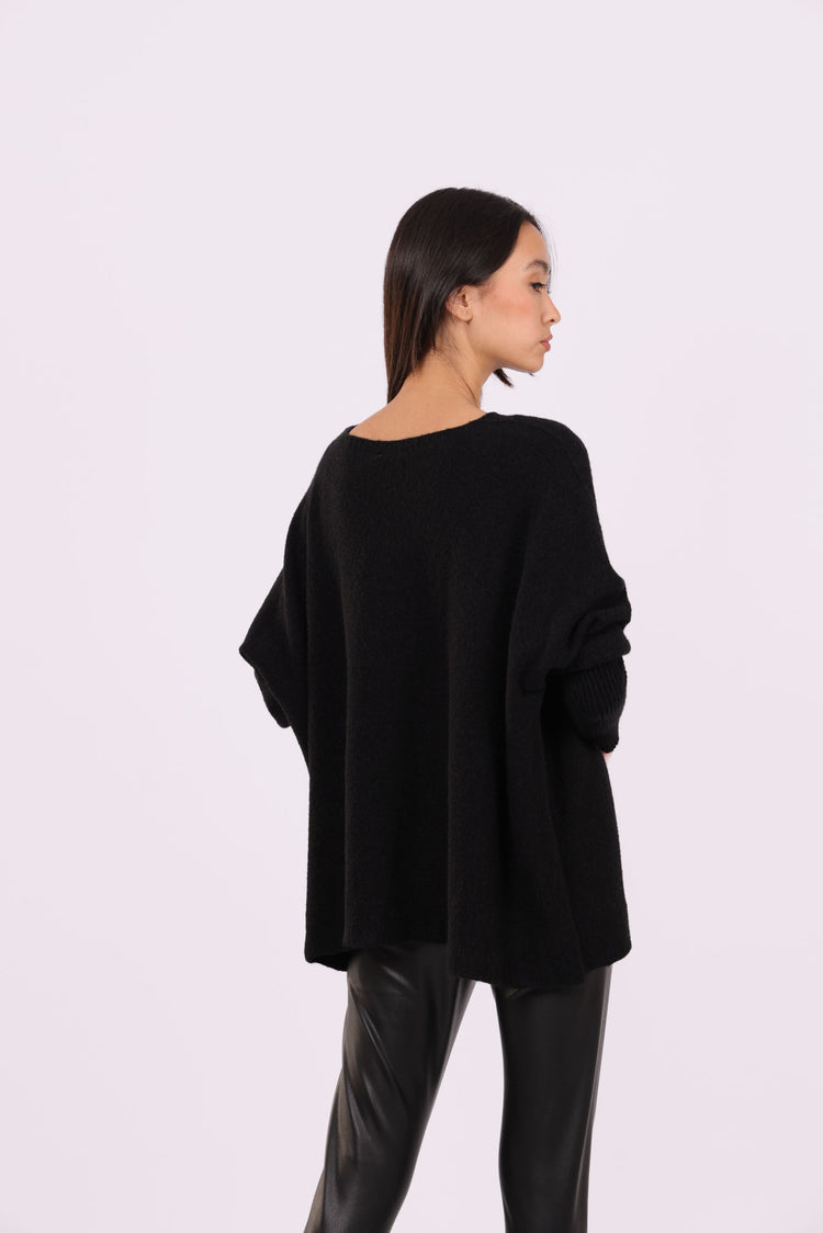 RELAXED V-NECK KNIT WITH RIBBED SLEEVES