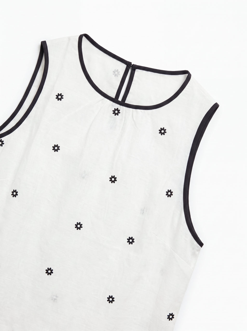 EMBROIDERED CONTRAST TRIM TOP