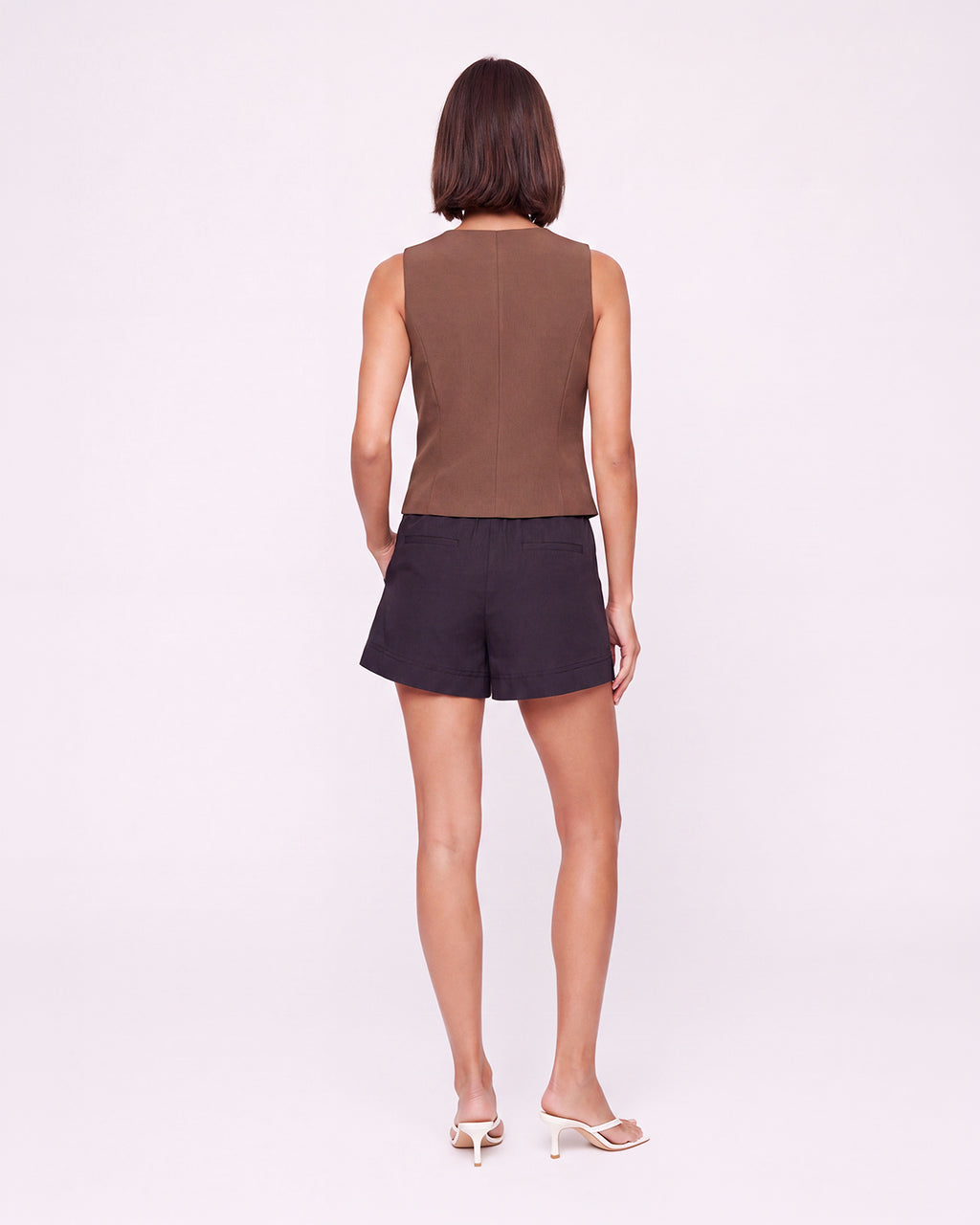 ROUND-NECK BUTTONED VEST