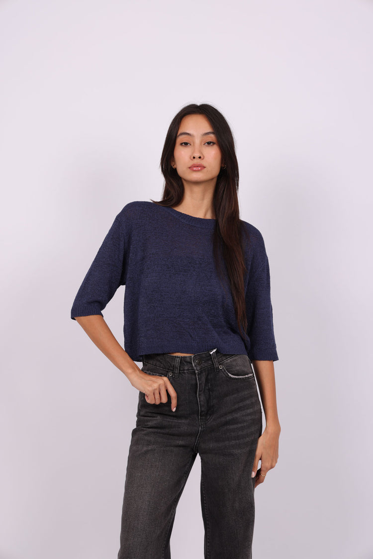LIGHTWEIGHT LOOSE KNIT TOP