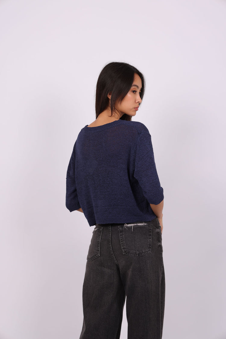 LIGHTWEIGHT LOOSE KNIT TOP