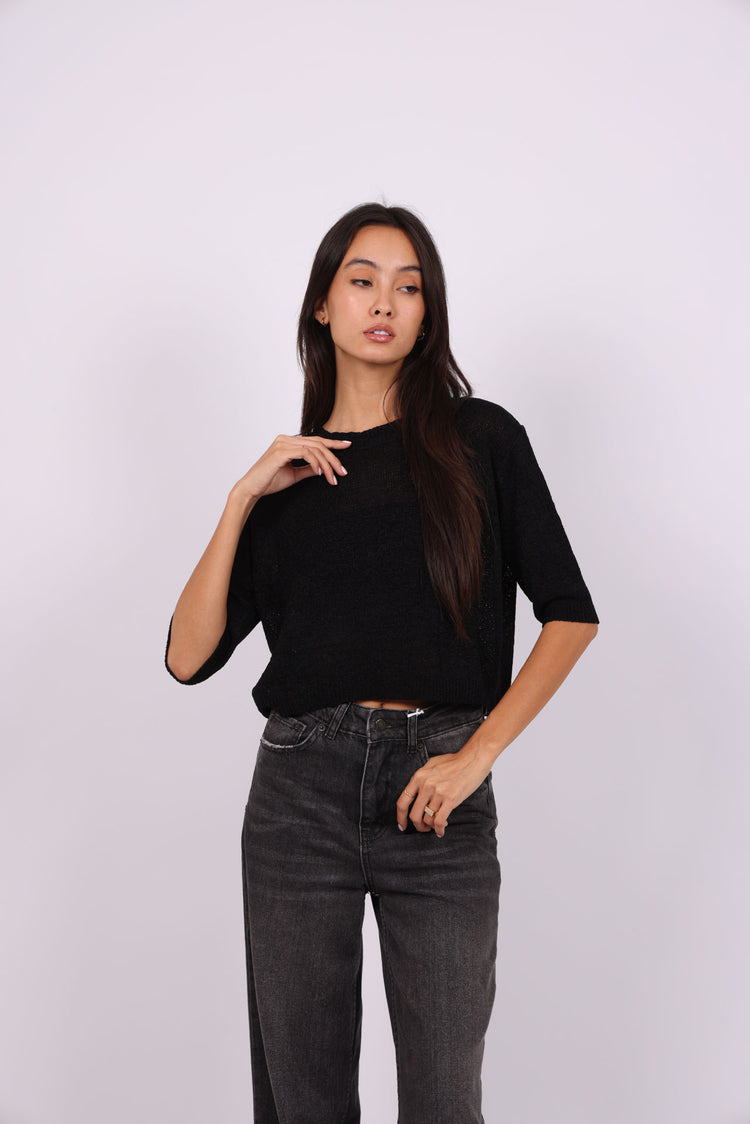LIGHTWEIGHT LOOSE KNIT TOP