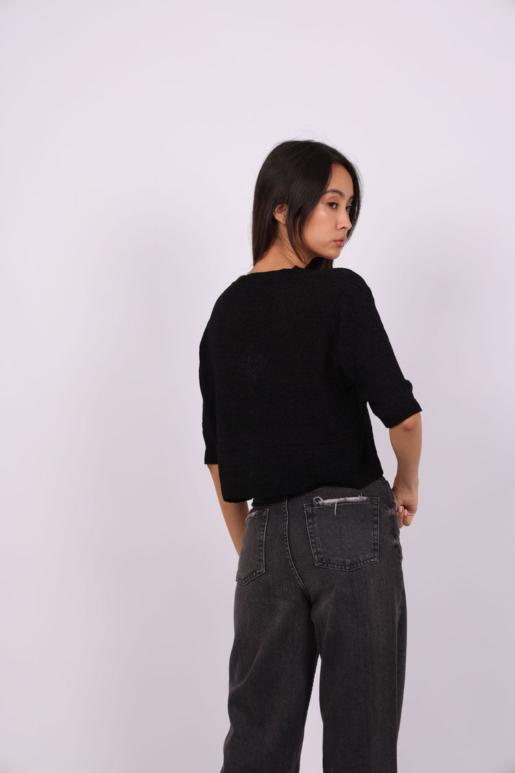 LIGHTWEIGHT LOOSE KNIT TOP