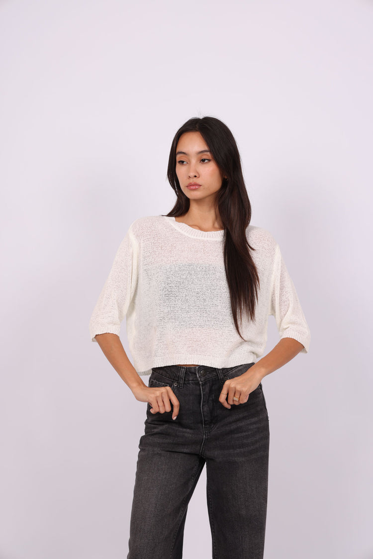 LIGHTWEIGHT LOOSE KNIT TOP