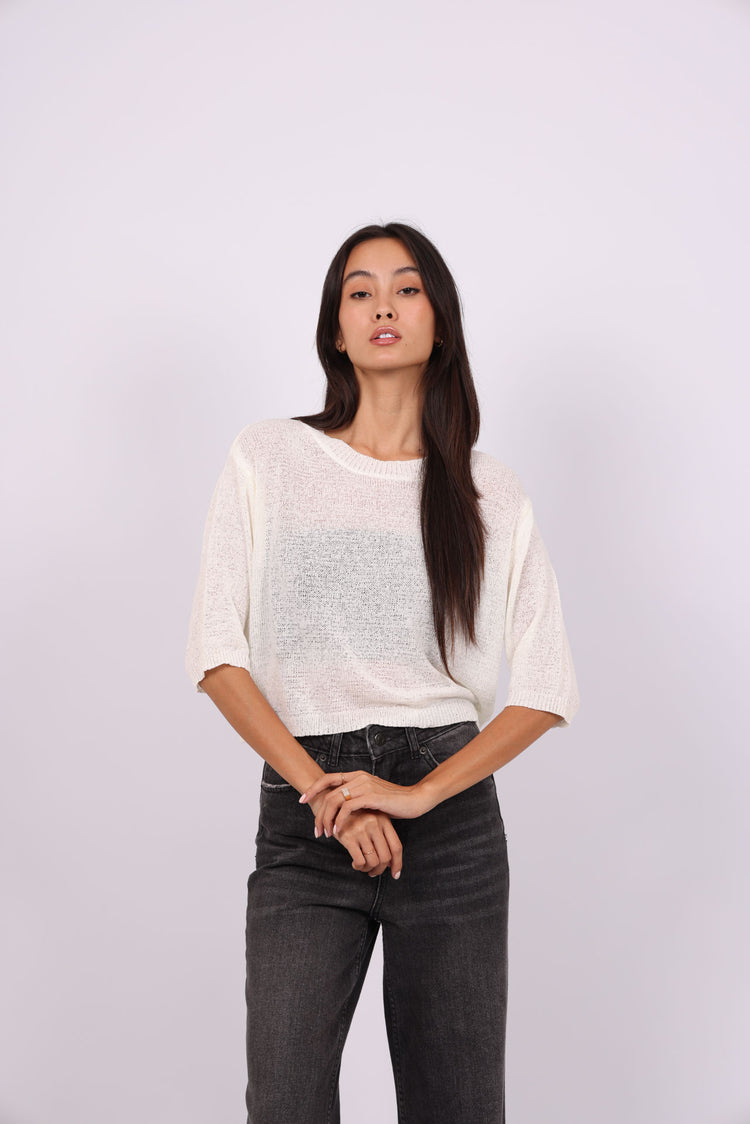 LIGHTWEIGHT LOOSE KNIT TOP