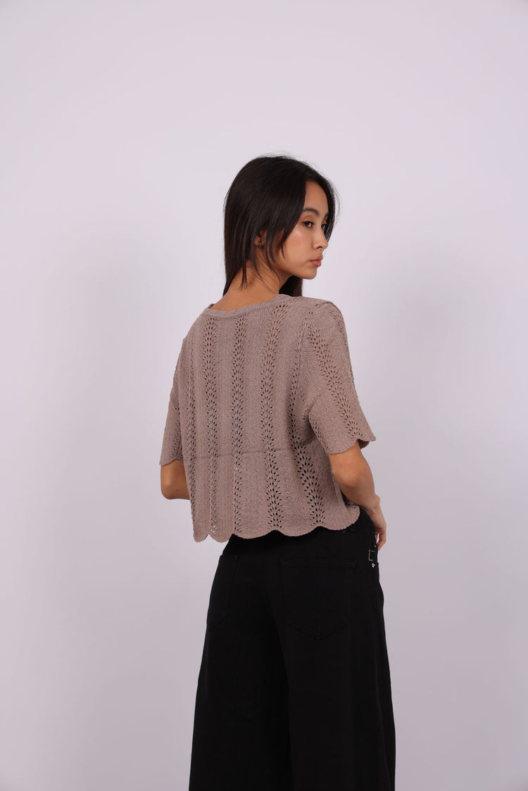 CROCHET SCALLOPED CROP TOP