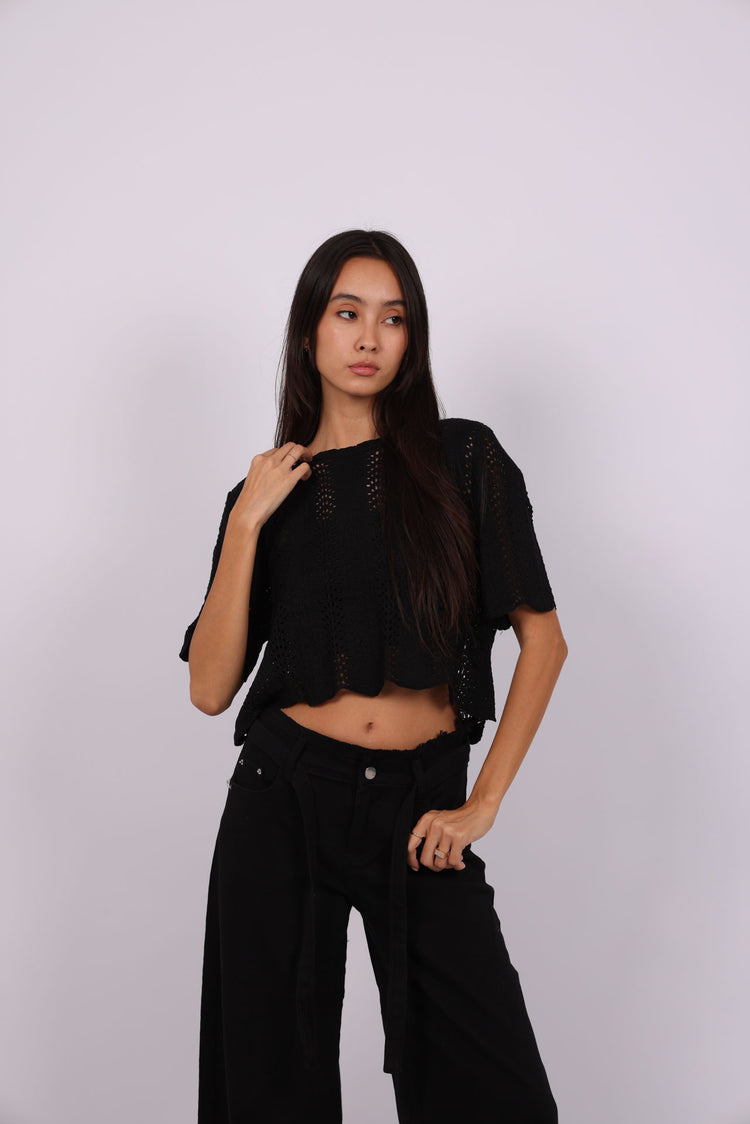 CROCHET SCALLOPED CROP TOP